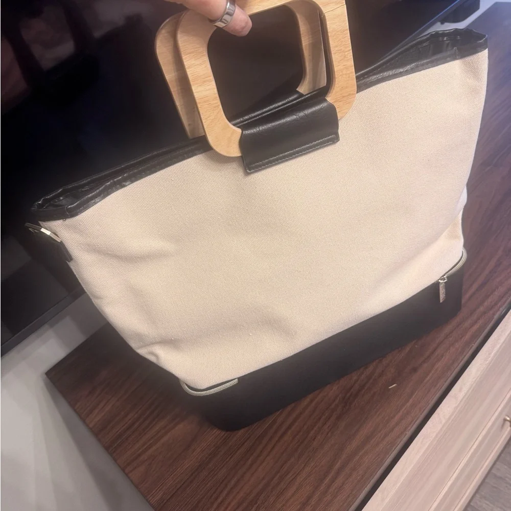 BEIS Black and Cream Resort Tote. VERY RARE!! - Picture 5 of 5